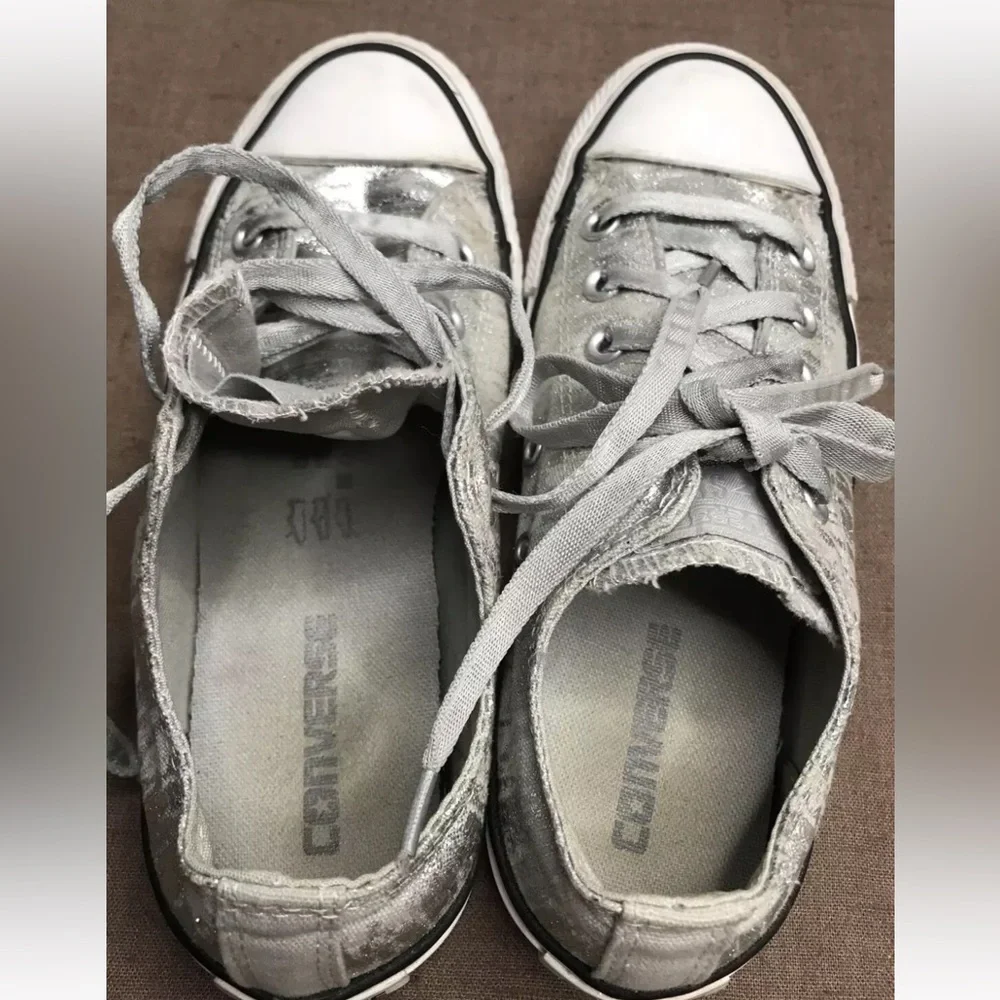 Converse Women's Sneakers Silver Metallic Canvas Low Top Size 6 Chuck Taylor
